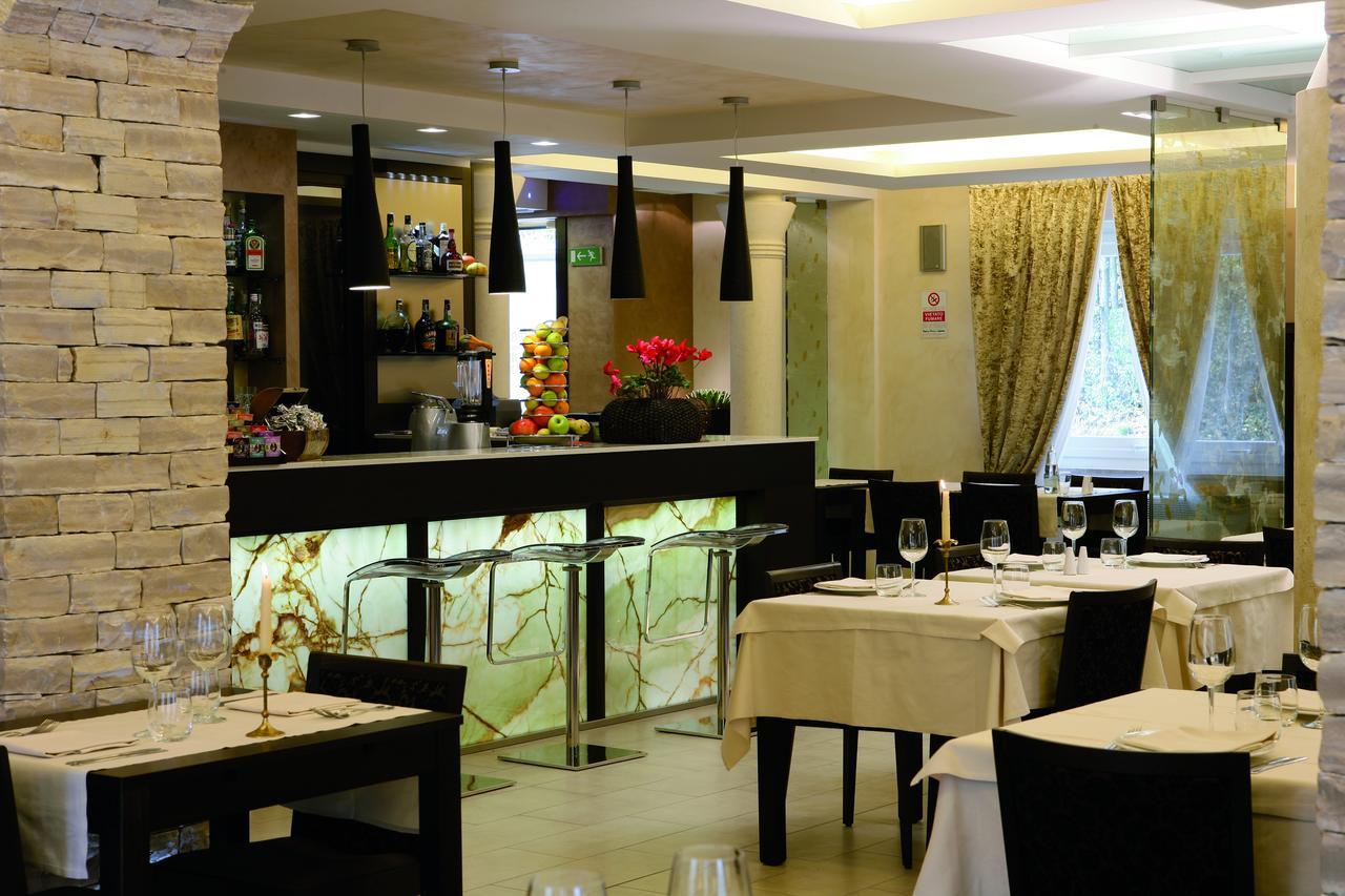 Albergo Ristorante Marcheno ภายนอก รูปภาพ